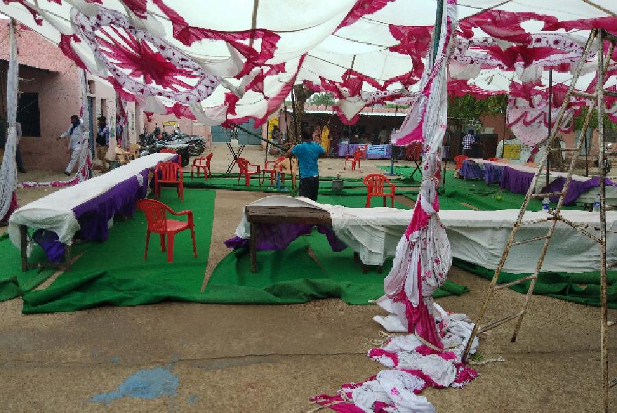 Drop tents during the public hearing, Lee Sharan in Tin Shahed