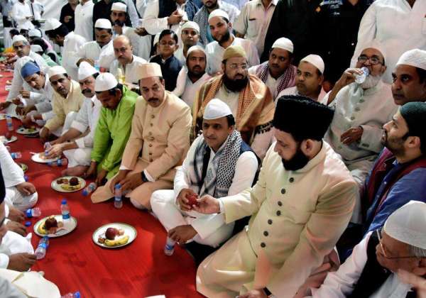 akhilesh  Roza iftar 