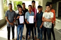 छात्र नेताओं ने की शिक्षक संघ के प्रांताध्यक्ष केशकर को बर्खास्त करने की मांग, कहा स्कूल में पढ़ाते नहीं, करते हैं नेतागीरी