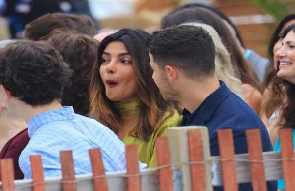 PICS: 10 साल छोटे ब्वॉयफ्रेंड निक जोन्स के भाई की शादी में पहुंची प्रियंका चोपड़ा, शादी की तस्वीरें हो रही हैं वायरल