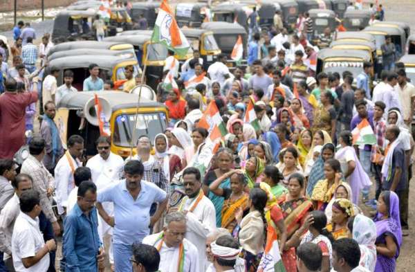 Photo Gallery : बिजली कटौती को लेकर कांग्रेसियों ने निकाली ऑटो रैली, बिजली ऑफिस का किया घेराव
