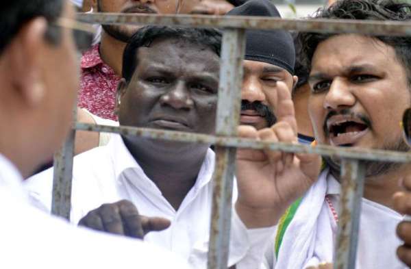 Photo Gallery : बिजली कटौती को लेकर कांग्रेसियों ने निकाली ऑटो रैली, बिजली ऑफिस का किया घेराव