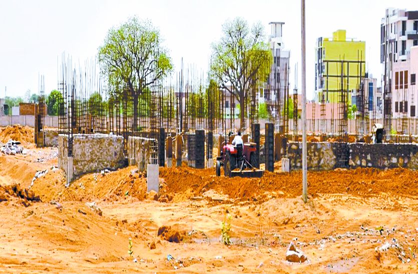 प्रतिबंध के बावजूद नहीं थमा नर्मदा नदी में रेत का अवैध उत्खनन