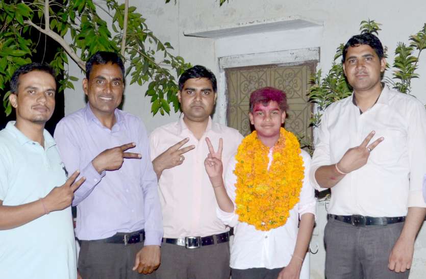 Sikar topper