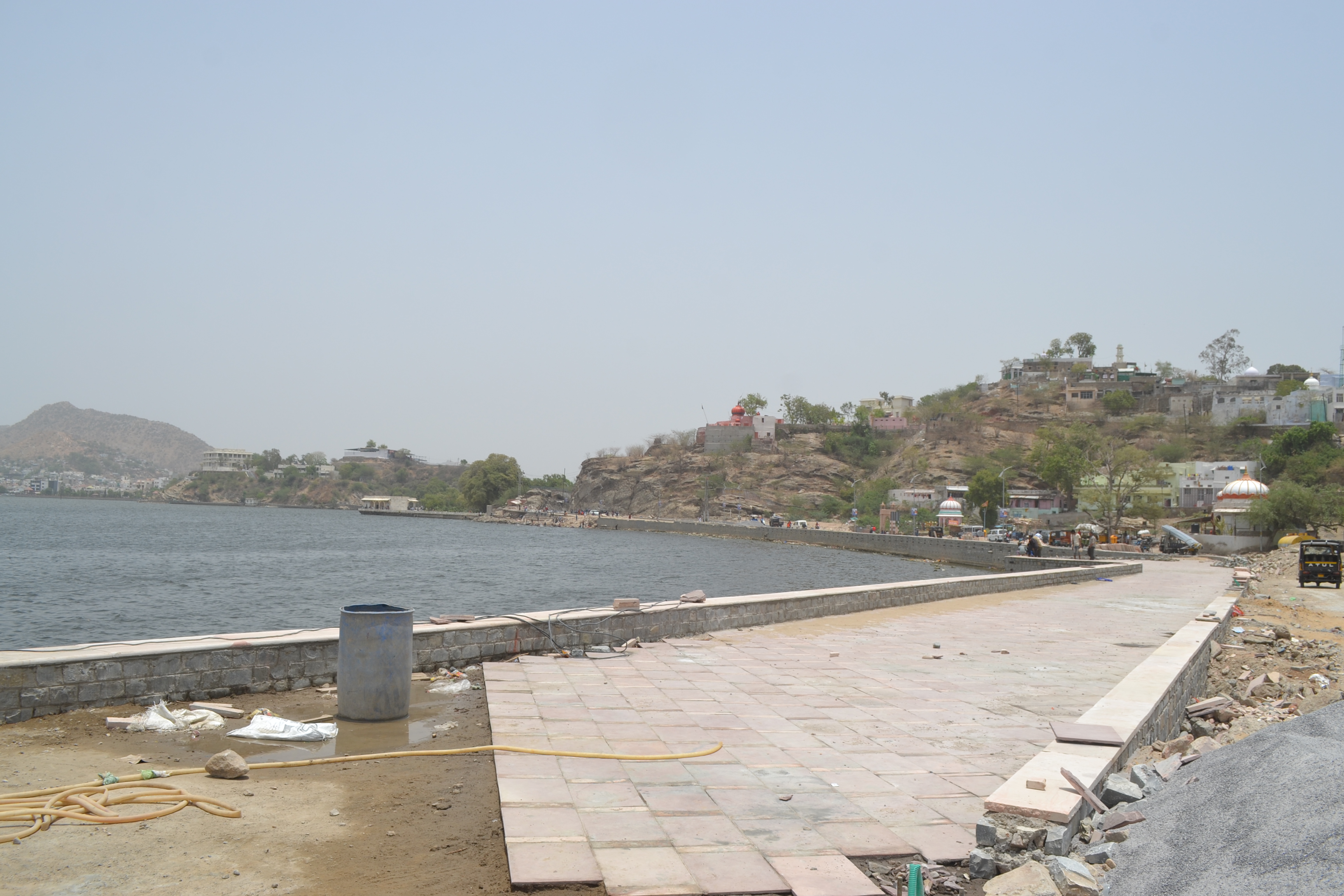 water pollute in lake