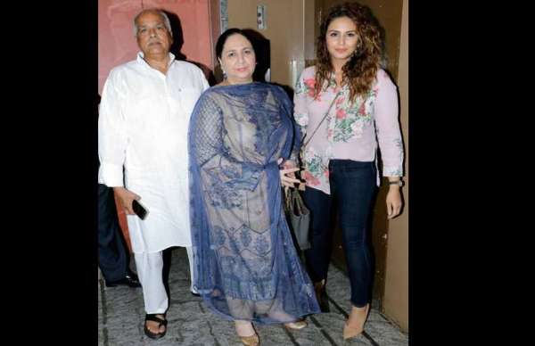 huma qureshi with family at race 3 screening