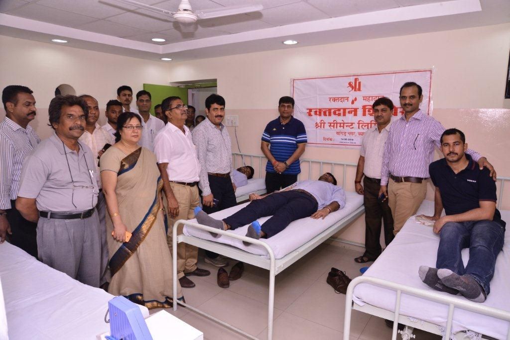 people donate their blood on world blood donor day
