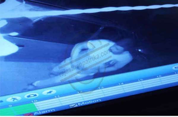 bhilwara, bhilwara news, ATMs filled with 10 lakh rupees were taken in bhilwara, Latest news in bhilwara, Bhilwara News in hindi, Hindi News in bhilwara, Latest hindi news in bhilwara