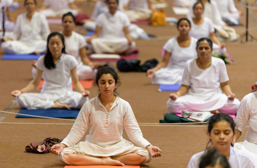 Thousand people did hath yoga