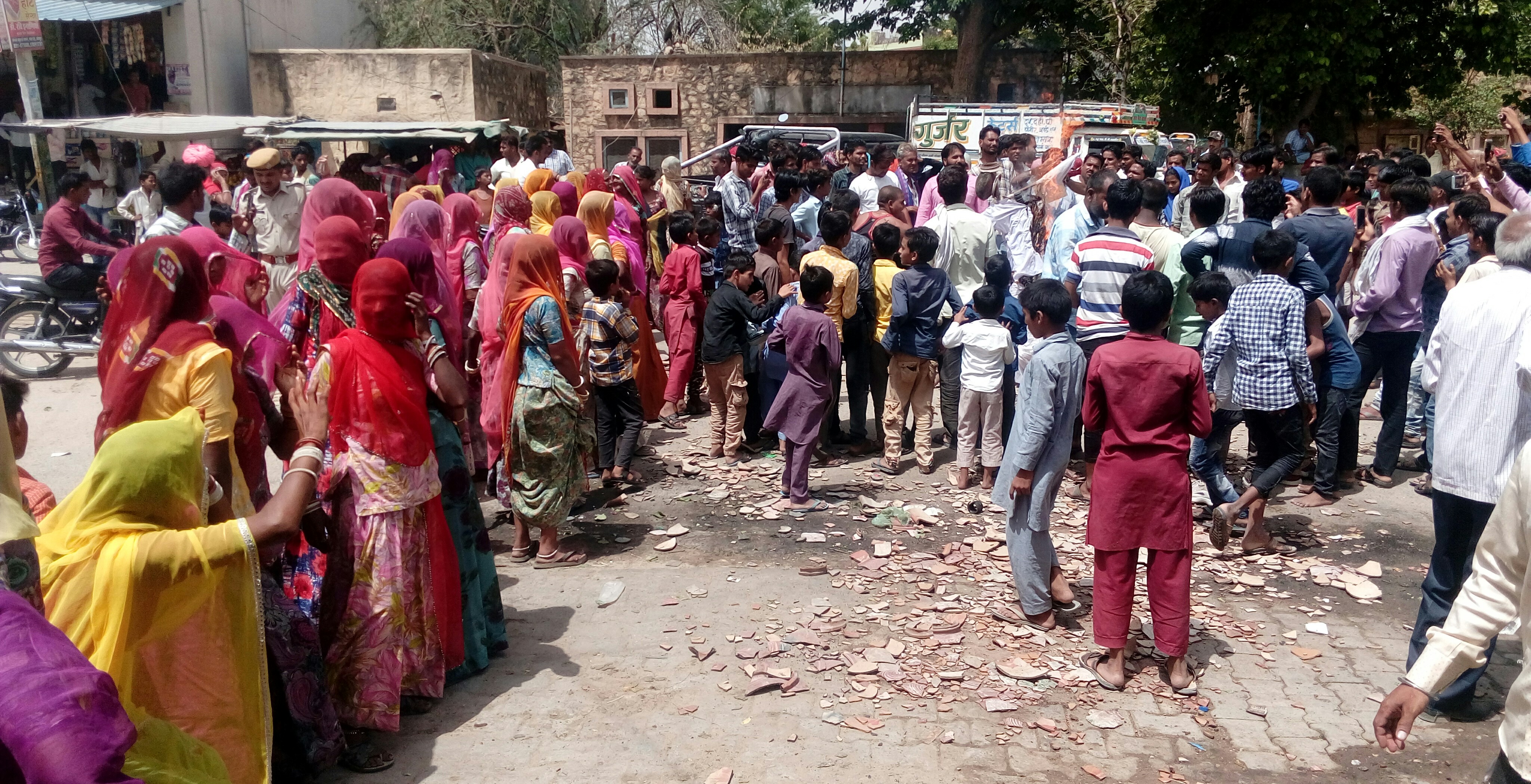 जलदाय मंत्री के क्षेत्र में पानी को लेकर संग्राम