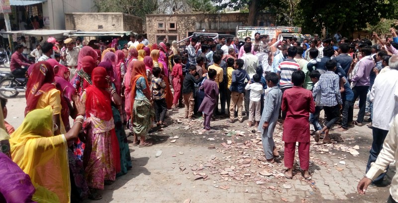 जलदाय मंत्री के क्षेत्र में पानी को लेकर संग्राम