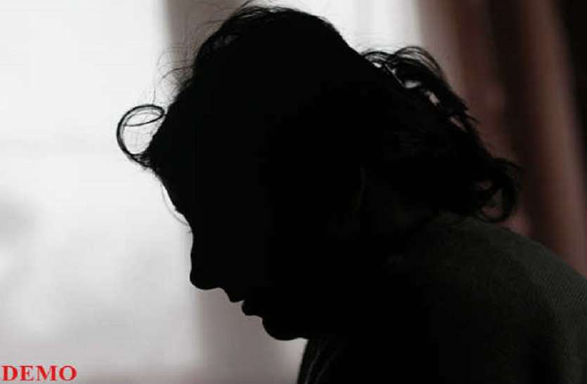 man rape with girl by life threat in her house