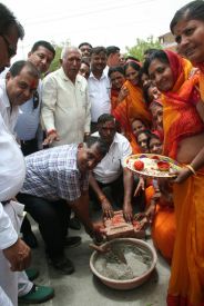संत हमें देते सही मार्ग पर चलने की सीख