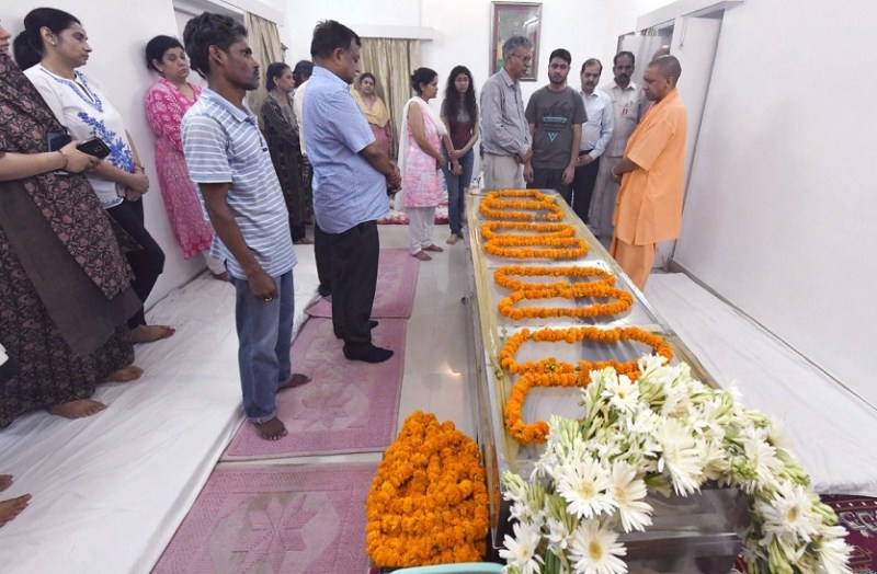 up cadre senior IAS officer hari raj kishore passed away in lucknow