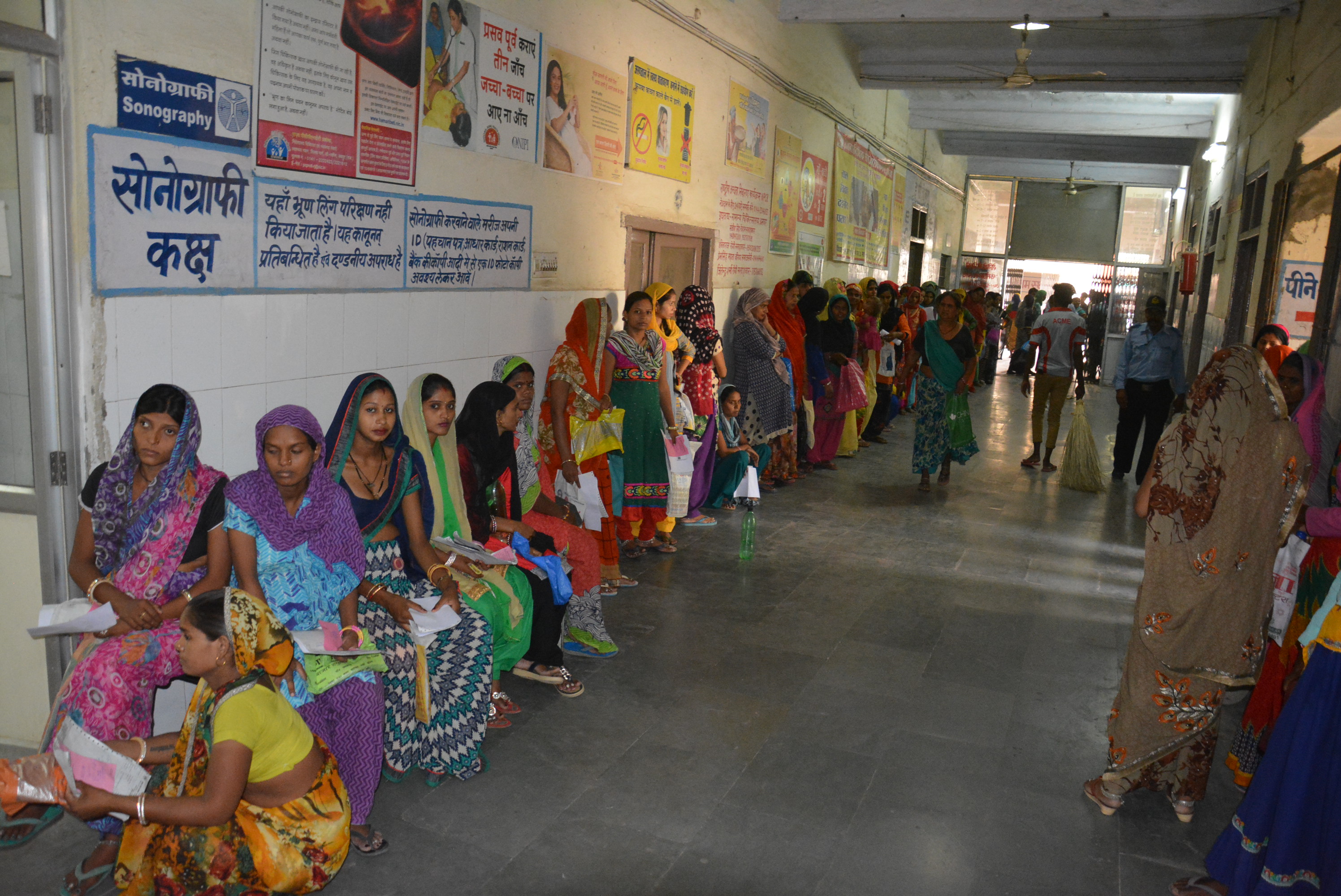 women facing problem in alwar janana hospital