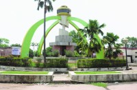 दूर से दिखाई देने वाली एकमात्र घड़ी लंबे समय से खराब