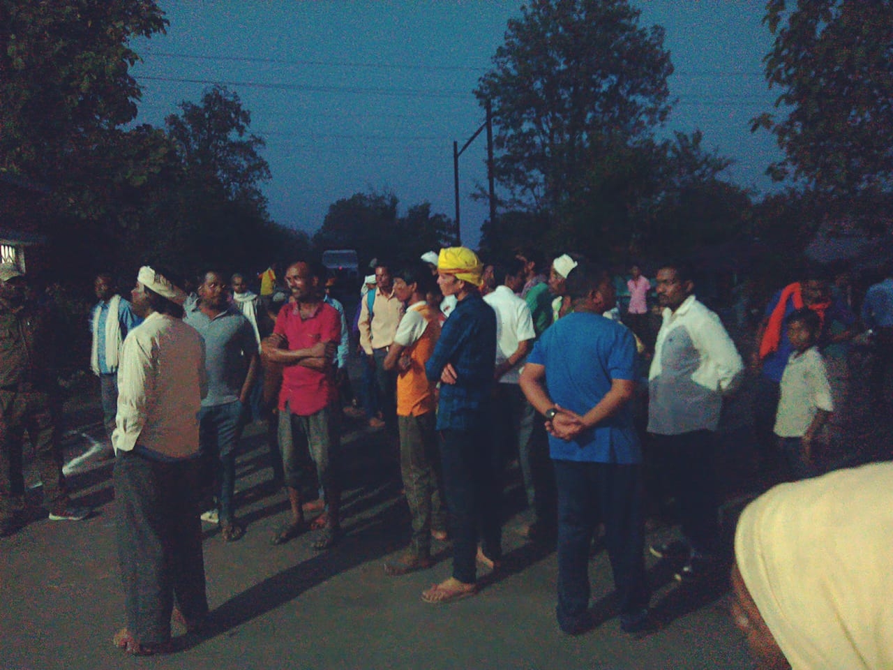 Villagers block the mine complex if they stop meeting CMD
