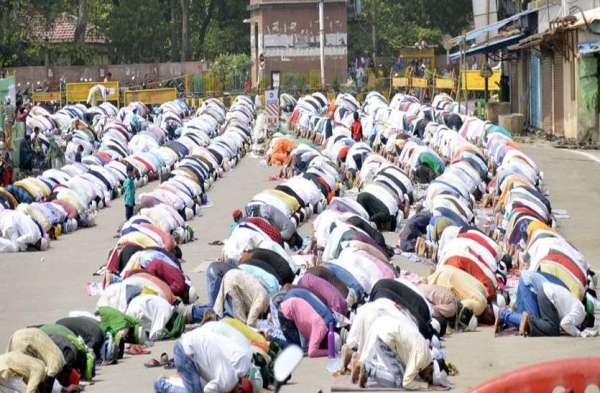 Photo Gallery :  ईद को लेकर मुस्लिम समाज के लोगों में दिखा कुछ इस तरह का उत्साह