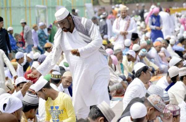 Photo Gallery :  ईद को लेकर मुस्लिम समाज के लोगों में दिखा कुछ इस तरह का उत्साह
