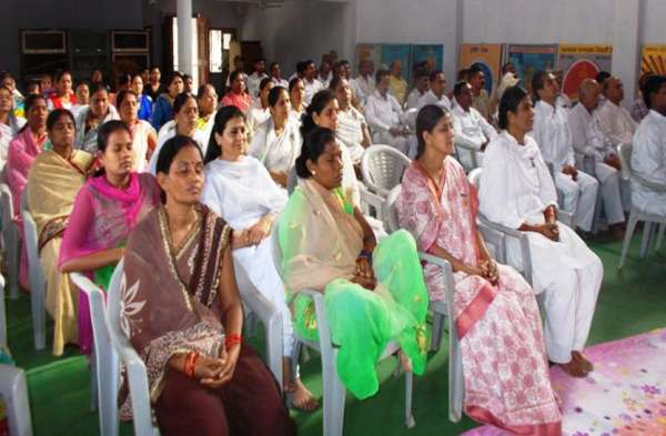 Photo Gallery : अधिकारी व सुरक्षा बल सैनिकों ने किया योग का अभ्यास, डॉ. देबनाथ ने कहा- मन-बुद्धि को एकाग्र करने का मार्ग है योग