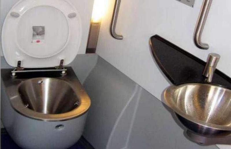 Toilet like Airplane