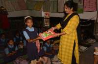 Photo Gallery : स्कूलों में फिर से लौटी रौनक, नई किताबों को लेकर बच्चों में दिखा उत्साह