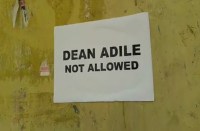 मेडिकल कॉलेज डीन का ऐसा विरोध कि पूरे शहर में चिपका नॉट एलाउड का पोस्टर