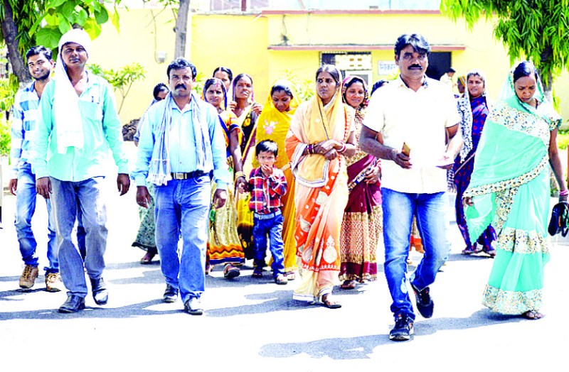 इस गांव में फिर से शुरू हुआ ये अवैध काम, मामले की शिकायत लेकर थाने पहुंचे ग्रामीण