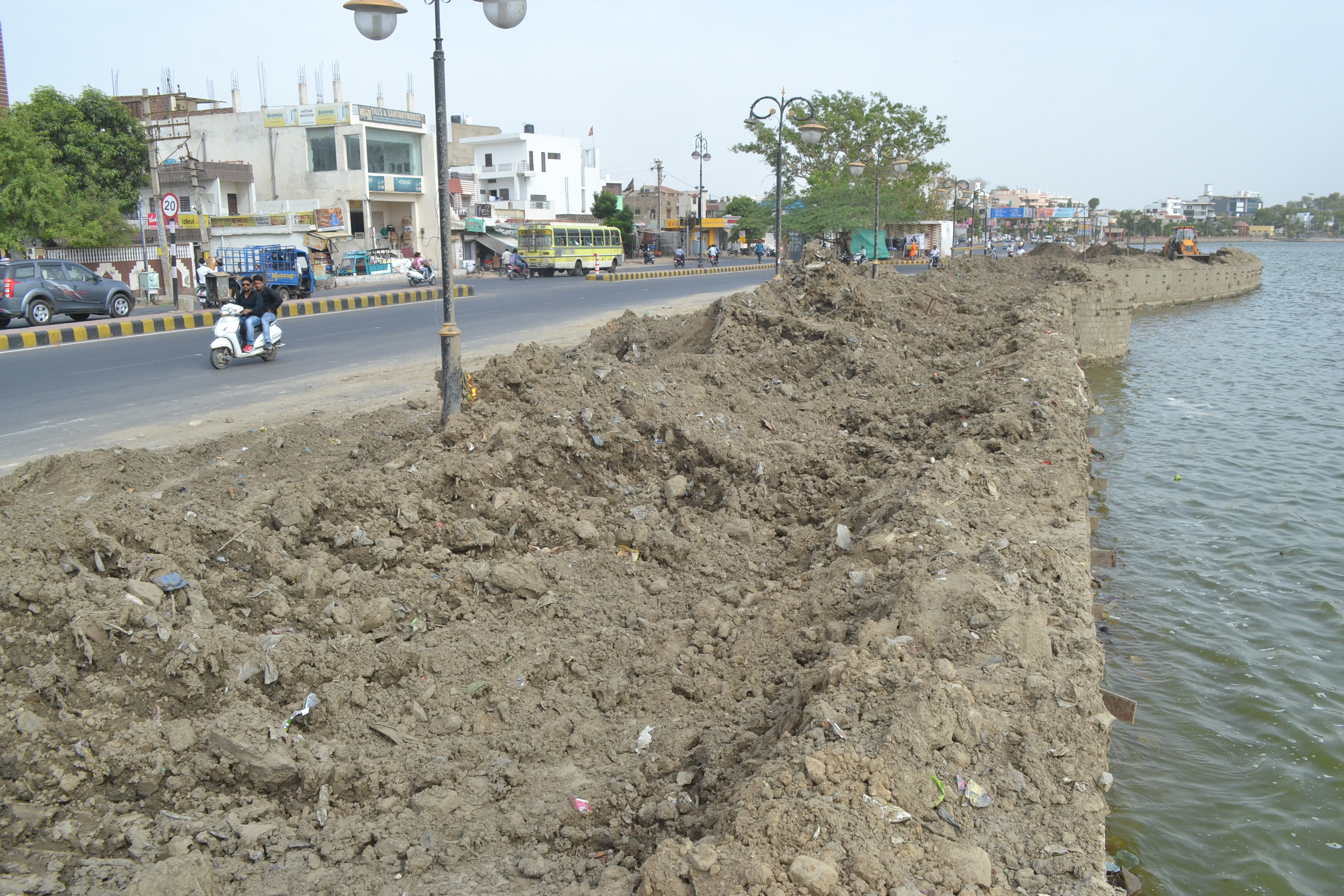 people facing problems because of dangerous point at anasagar chaupati