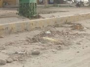 शहर में गगनपथ को मीरा मार्ग से जोडऩे वाले मार्ग पर बरसात के दौरान धंसी सीवरेज लाइन को कचरे से ढक दिया गया है। 