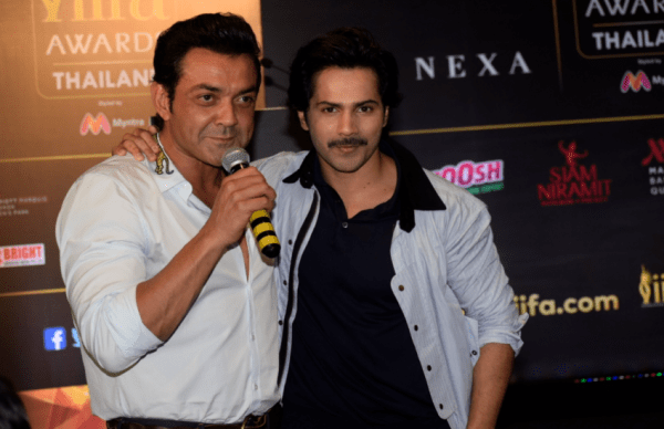 IIFA AWARDS 2018: स्टेज पर कुछ यूं मस्ती करते नजर आए बॉलीवुड स्टार्स