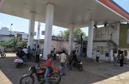 पेट्रोल पम्प में दिया जा रहा था कम पेट्रोल, ग्राहक और सेल्समैन के बीच जमकर बवाल