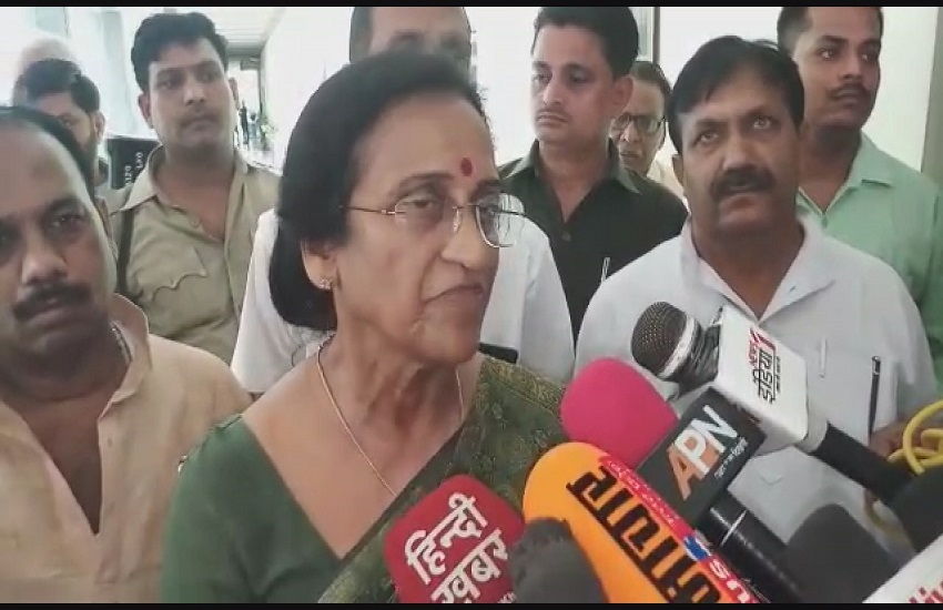 सीएम योगी की मंत्री ने कहा आतंकवाद पर महबूबा मुफ्ती के लचर व्यवहार के चलते समर्थन वापस लिया