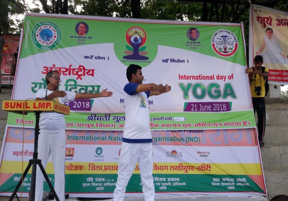 विश्व योग दिवस पर हजारों लोगों ने किया योगाभ्यास, बताए गए फायदे