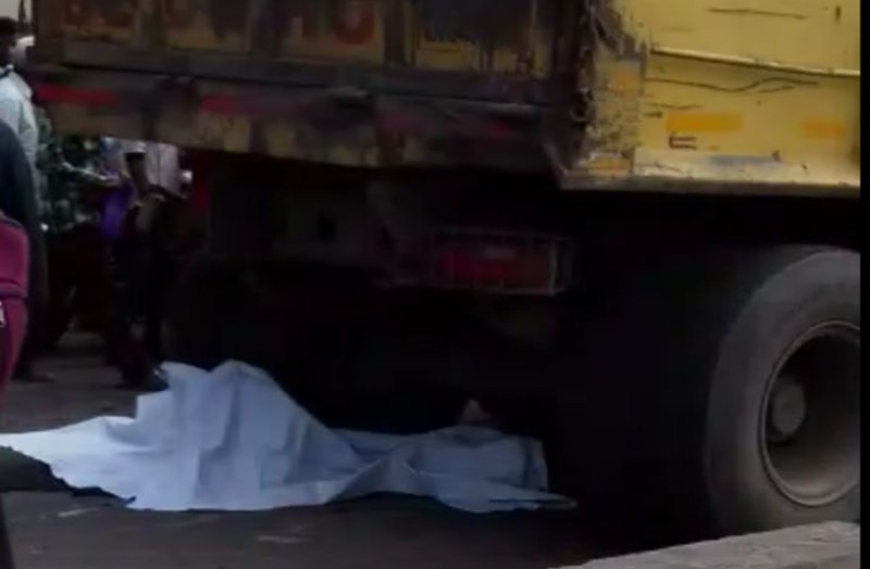 सीएमओ तिराहा के पास अनियंत्रित हाईवा ने मोपेड सवार वृद्ध को रौंदा, गुस्साए लोगों ने किया चक्काजाम, फिर हुआ ये...