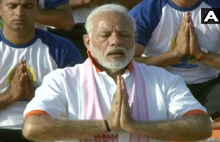 योग दिवस पर पीएम नरेेंद्र मोदी ने कौन-कौन से योग किए, देखें Video