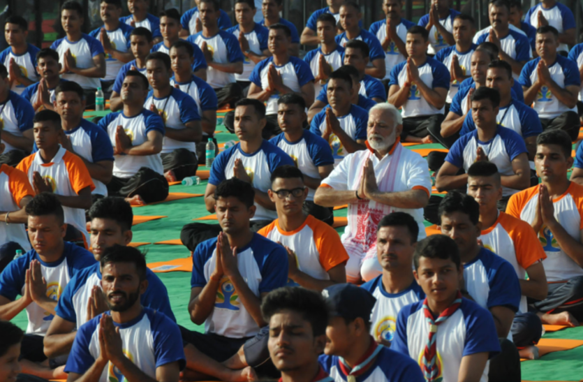 4rth international yoga day:फोटोज में देखे किस तरह से योग साधना में लीन रहे
प्रधानमंत्री नरेंद्र मोदी!