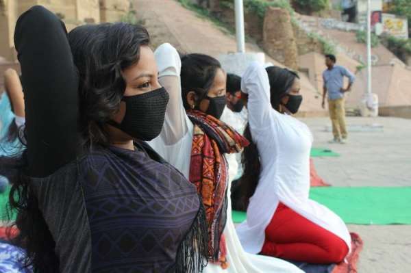 वाराणसी में कुछ ऐसे हुआ योगाभ्यास