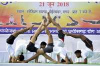 Yoga Day Chhattisgarh : हजारों लोगों ने योग कर निरोग रहने की सीखी कला, तस्वीरों में देखिए...