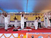 Yoga Day Chhattisgarh : करेंगे योग तो रहेंगे निरोग, इतने लोगों ने सीएसईबी फुटबॉल ग्राउंड में एक साथ किया योग,  देखिए तस्वीरों में...