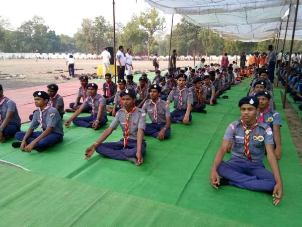 Yoga Day Chhattisgarh : करेंगे योग तो रहेंगे निरोग, इतने लोगों ने सीएसईबी फुटबॉल ग्राउंड में एक साथ किया योग,  देखिए तस्वीरों में...
