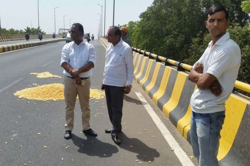 Shameful thing done in the car, you also have to stay alive