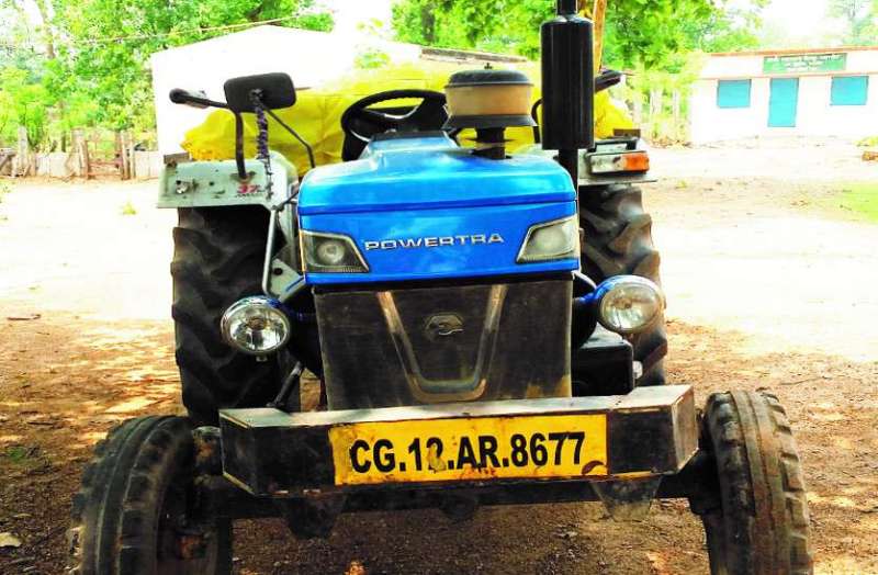 शिकायत पर वन विभाग की खुली नींद, 300 बोरी सीमेंट ले जा रहे ट्रैक्टर व माजदा को किया जब्त