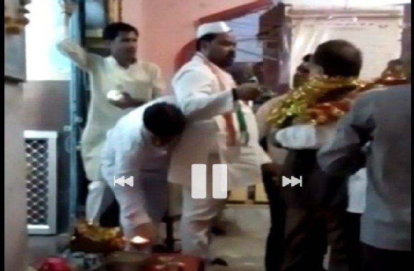 Congress MP tankha falling down