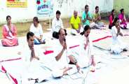 न्यायाधीशों ने जिला जेल में जाकर अभिरक्षाधीन बंदी व कर्मचारियों के साथ किया योग, प्राणायाम, भस्त्रिका, अनुलोम विलोम का बताया लाभ