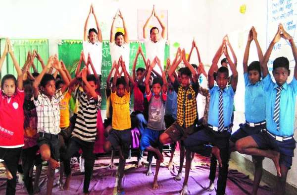 न्यायाधीशों ने जिला जेल में जाकर अभिरक्षाधीन बंदी व कर्मचारियों के साथ किया योग, प्राणायाम, भस्त्रिका, अनुलोम विलोम का बताया लाभ