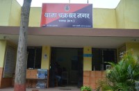 कमरे से आ रही थी दुर्गंध, पड़ोसियों ने दरवाजा खटखटाते हुए धकेला तो दिखा ये खौफनाक दृश्य