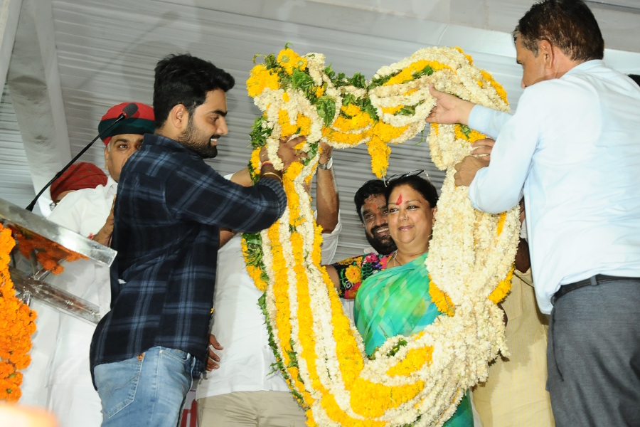 ras students meet CM raje