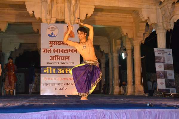 beautiful pics of dance performance at anasagar baradari