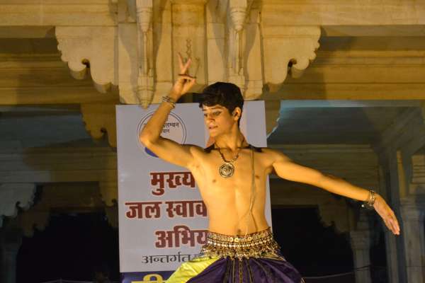 beautiful pics of dance performance at anasagar baradari